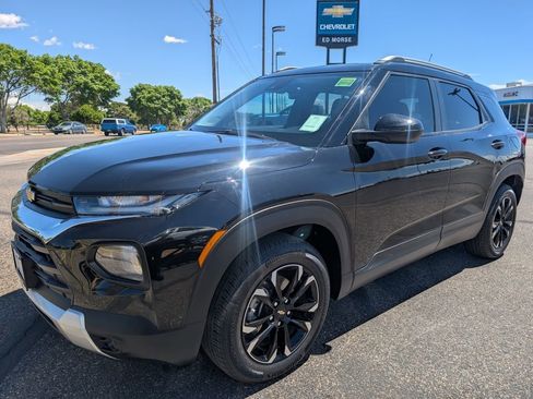 Used 2022 Chevrolet TrailBlazer LT w/ Convenience Package FWD image 1