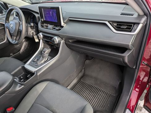 Used 2024 Toyota RAV4 LE image 21