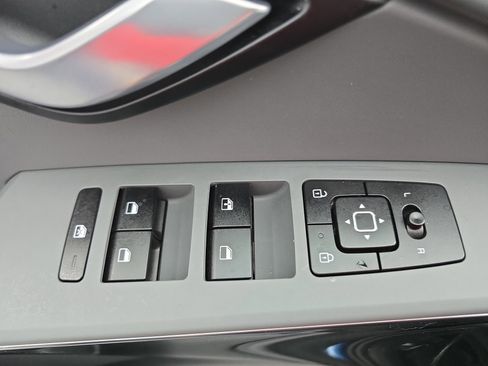 Used 2023 Kia Niro EX FWD image 27