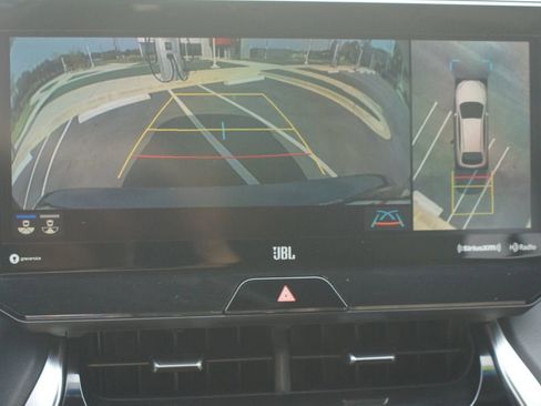 Used 2021 Toyota Venza Limited image 8