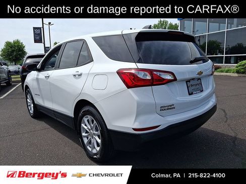 Used 2021 Chevrolet Equinox LS w/ LS Convenience Package AWD/4WD image 2