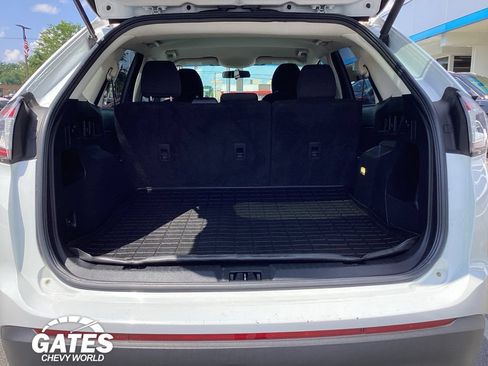 Used 2015 Ford Edge SE AWD/4WD image 10