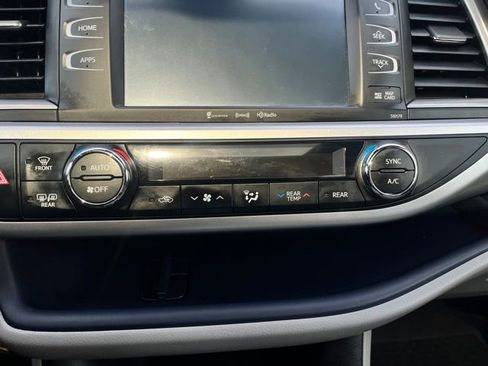 Used 2018 Toyota Highlander XLE image 9