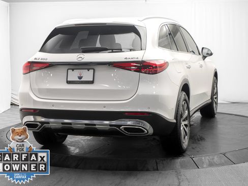 Used 2025 Mercedes-Benz GLC 300 4MATIC image 3