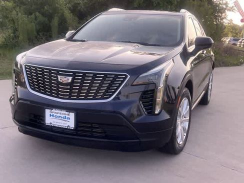 Used 2023 Cadillac XT4 Luxury w/ Cold Weather Package image 2
