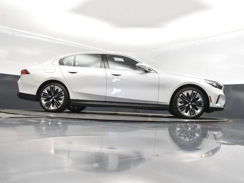 Certified 2025 BMW 530i xDrive w/ Premium Package image 43