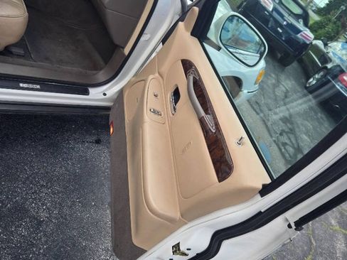 Used 1998 Lincoln Town Car Executive RWD image 17