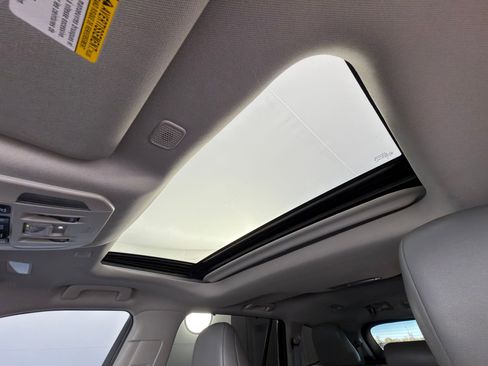 Used 2023 Toyota Highlander XLE image 12