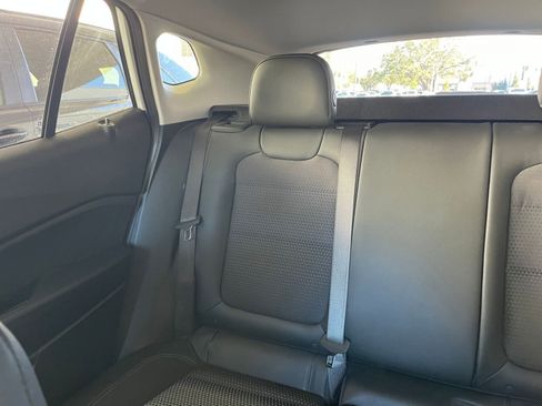 Used 2025 Chevrolet Trax LT image 44