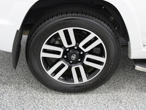 Used 2024 Toyota 4Runner Limited RWD image 6
