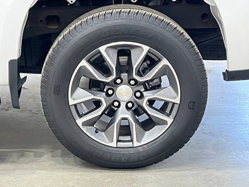 Used 2022 Chevrolet Silverado 1500 LT AWD/4WD image 35