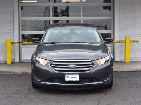 Used 2016 Ford Taurus SE image 9