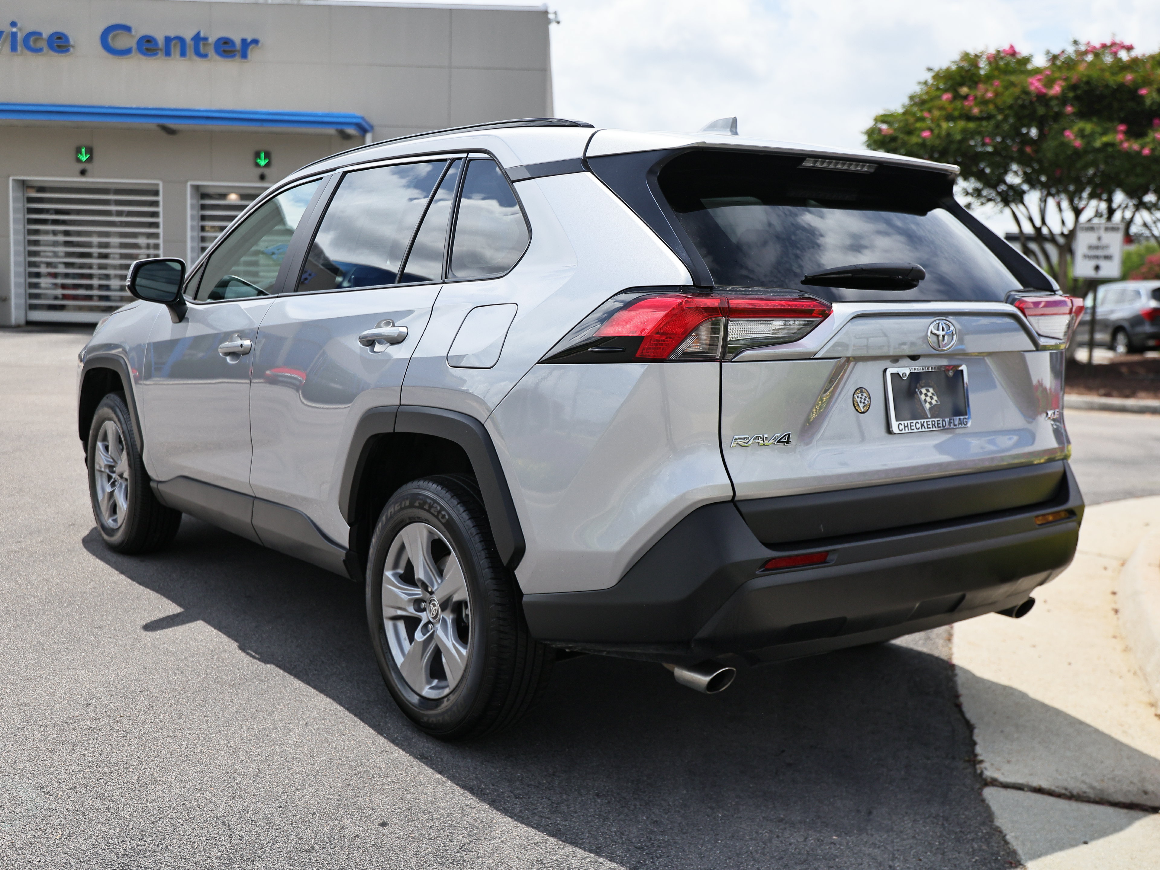 Used 2025 Toyota RAV4 XLE FWD image 7