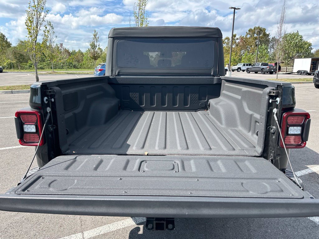New 2026 Jeep Gladiator Rubicon w/ Steel Power Dome Hood Package AWD/4WD image 15