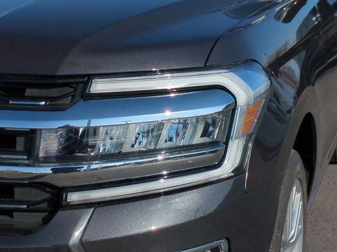 Used 2024 Ford Expedition Limited image 12