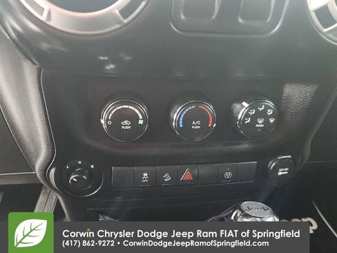 Used 2015 Jeep Wrangler Rubicon w/ Power Convenience Group image 25