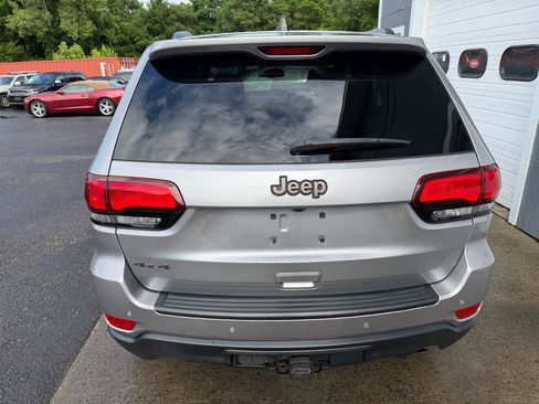 Used 2016 Jeep Grand Cherokee Laredo 75th Anniversary AWD/4WD image 5