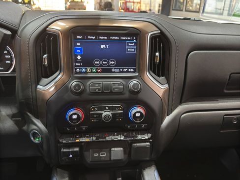 Certified 2022 Chevrolet Silverado 1500 High Country w/ Technology Package image 30