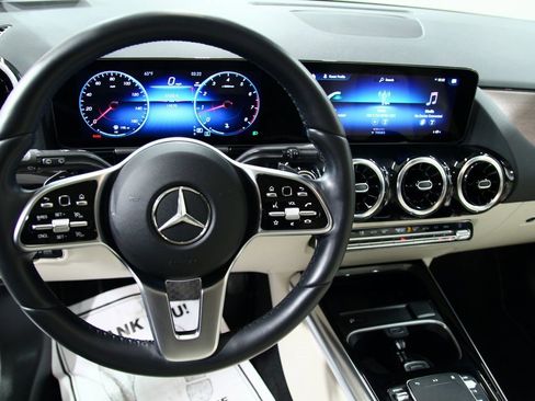 Used 2023 Mercedes-Benz GLA 250 4MATIC image 6