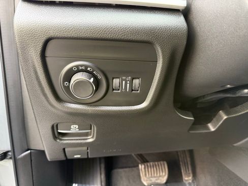 Used 2023 Jeep Grand Cherokee L Laredo image 14