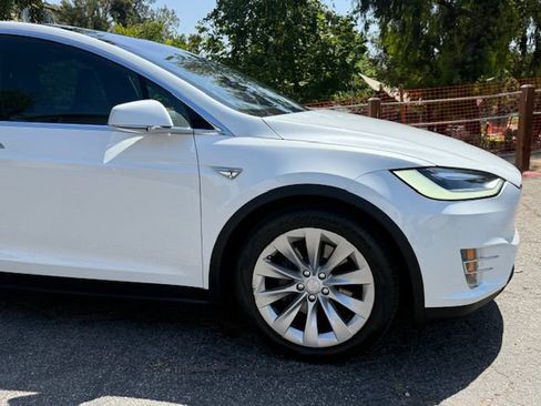 Used 2016 Tesla Model X 90D image 22