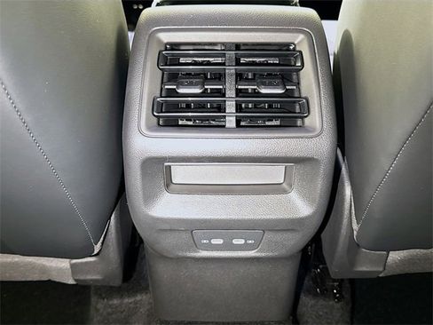 New 2026 Volkswagen Tiguan SE R-Line image 13