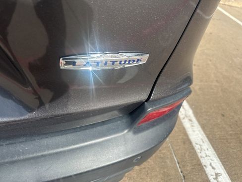 Used 2019 Jeep Cherokee Latitude Plus image 8