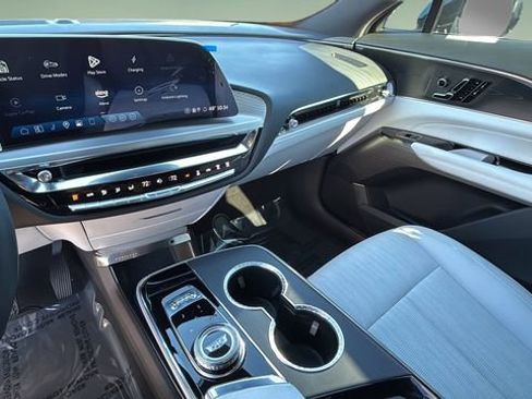 Used 2025 Cadillac Lyriq Sport image 25