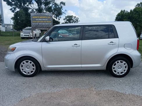 Used 2010 Scion xB image 2