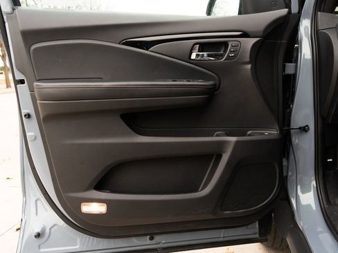 Certified 2022 Honda Ridgeline Black Edition image 39