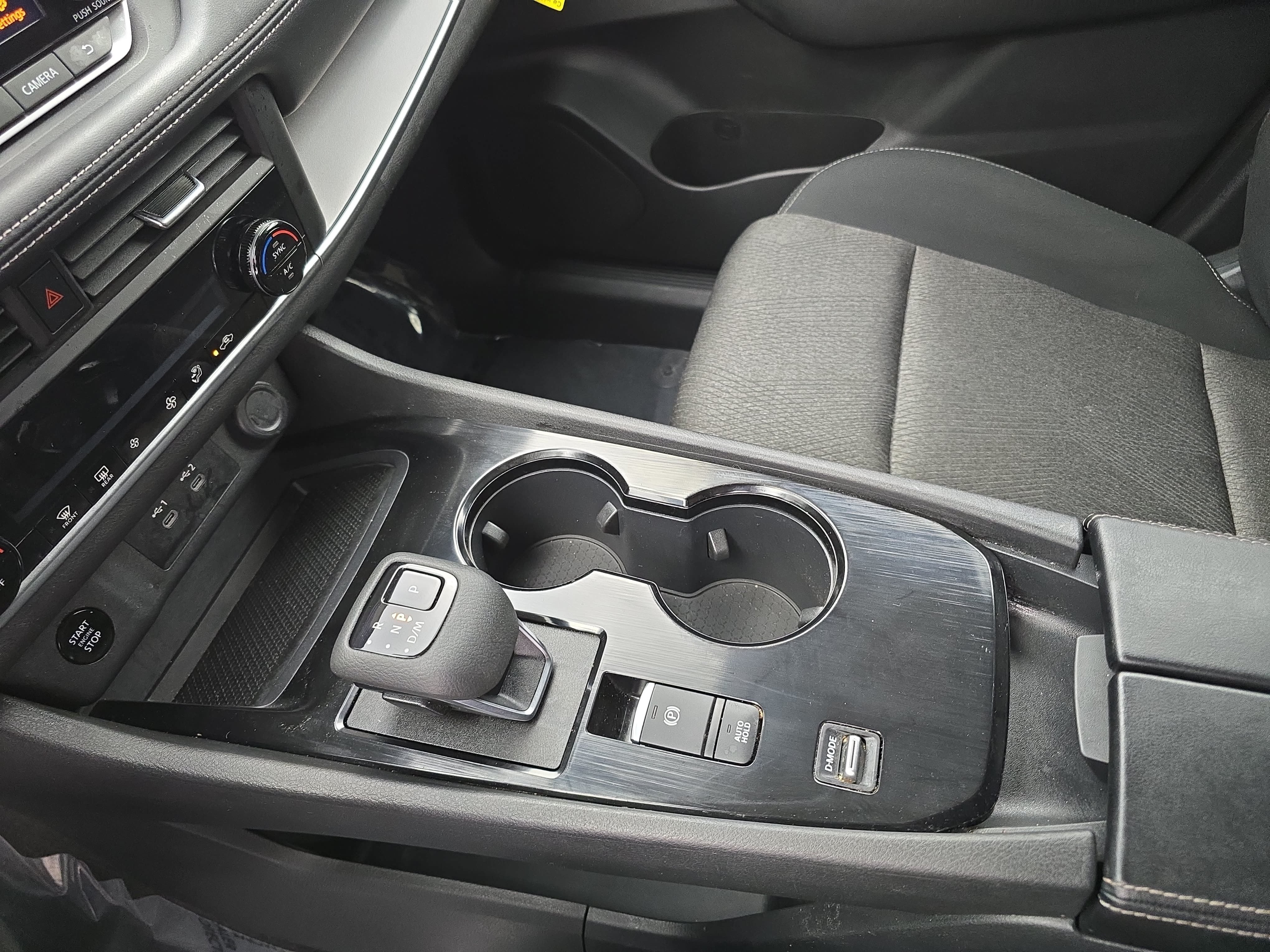 Certified 2025 Nissan Rogue SV FWD image 24