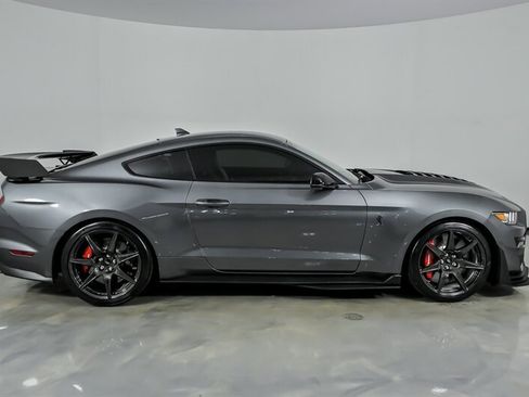 Used 2021 Ford Mustang Shelby GT500 w/ Carbon Fiber Track Pack RWD image 14