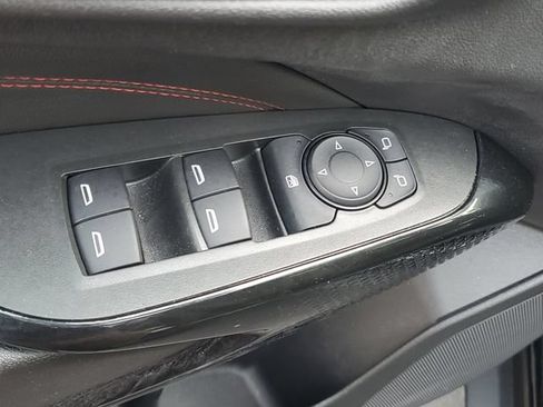Used 2025 Chevrolet Trax RS w/ Sunroof Package FWD image 15