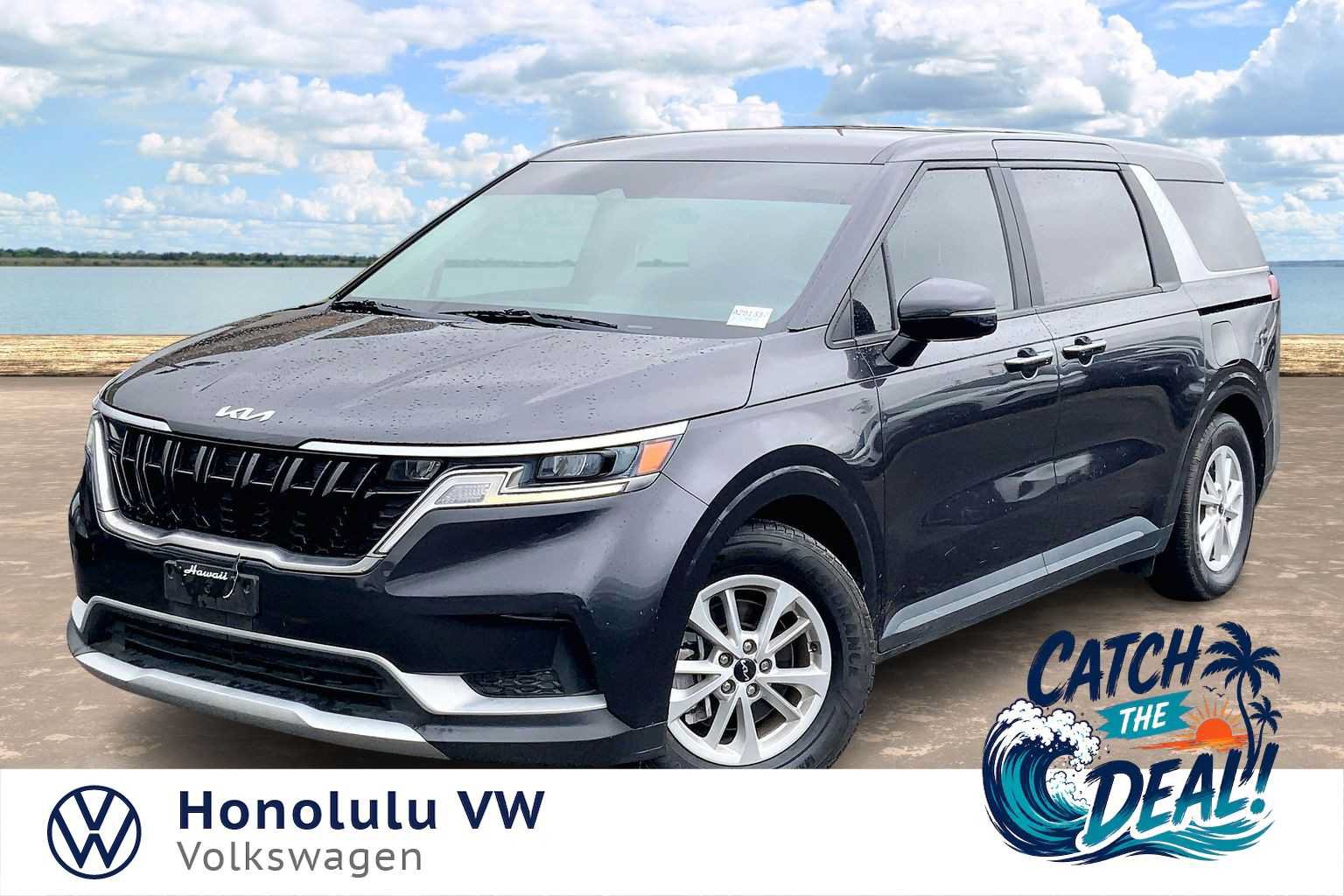 Used 2023 Kia Carnival LX FWD image 1