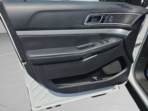 Used 2016 Ford Explorer XLT w/ Equipment Group 202A FWD image 18