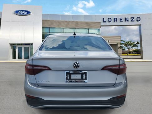 Used 2024 Volkswagen Jetta Sport image 6
