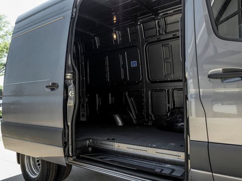 Used 2025 Mercedes-Benz Sprinter 3500 image 11