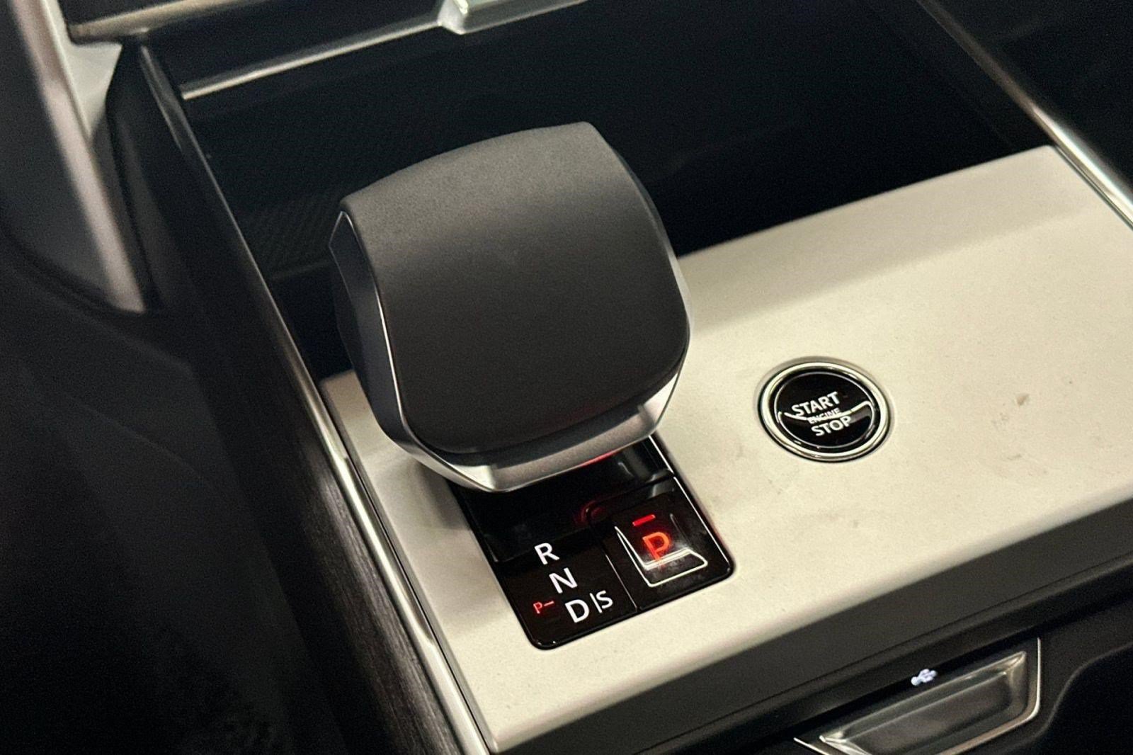 New 2026 Land Rover Range Rover SE AWD/4WD image 17