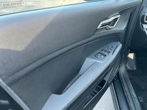 Used 2025 Kia Sportage LX image 20