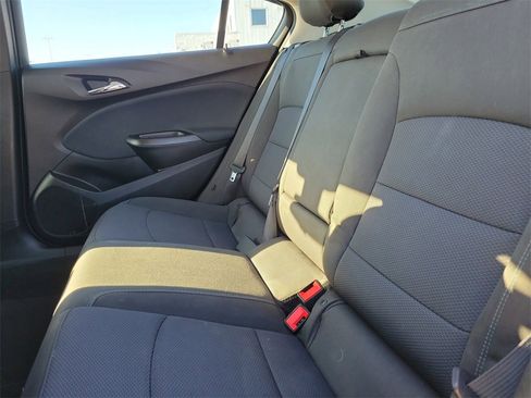 Used 2018 Chevrolet Cruze LT image 9