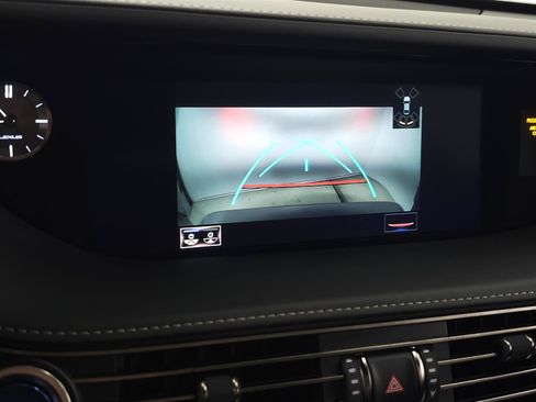Used 2019 Lexus LS 500h AWD image 29