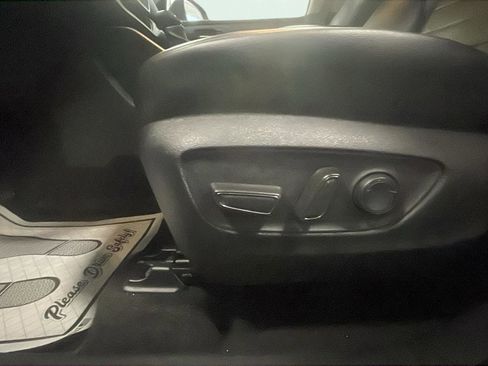 Used 2023 Toyota Highlander L image 26