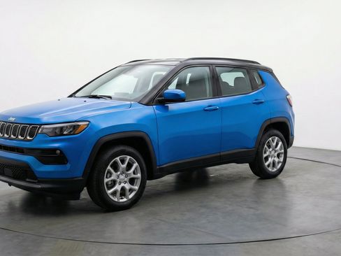 Used 2025 Jeep Compass Limited AWD/4WD image 3