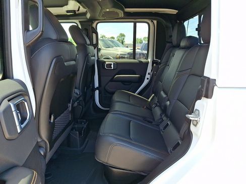 New 2026 Jeep Gladiator Sport AWD/4WD image 6