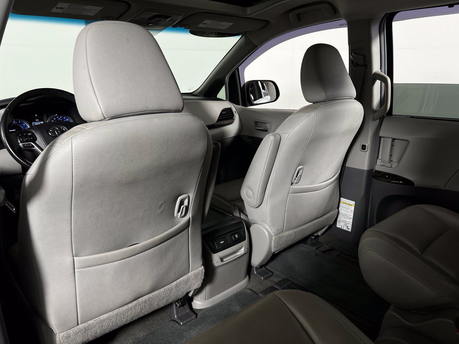 Used 2017 Toyota Sienna XLE Premium FWD image 23