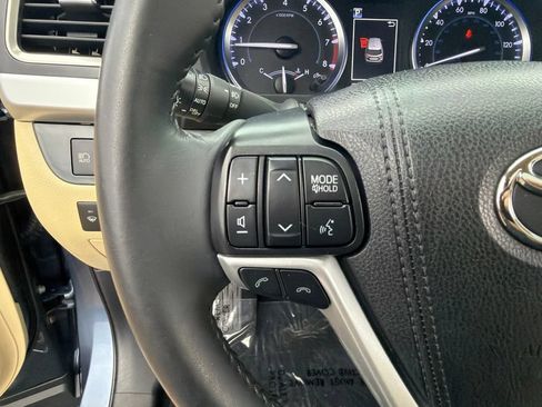 Used 2019 Toyota Highlander Limited AWD/4WD image 12