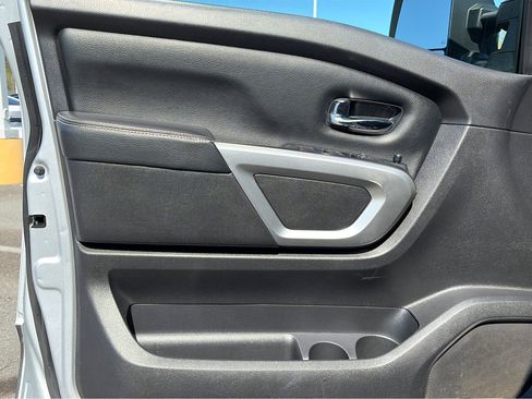 Used 2017 Nissan Titan PRO-4X image 16