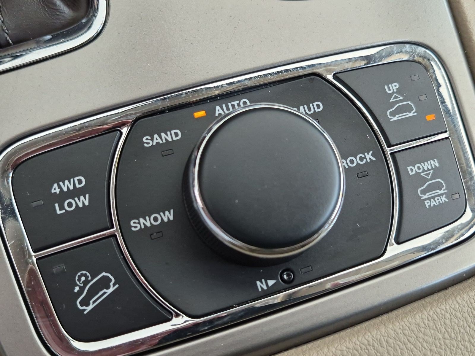 Used 2021 Jeep Grand Cherokee Overland AWD/4WD image 27
