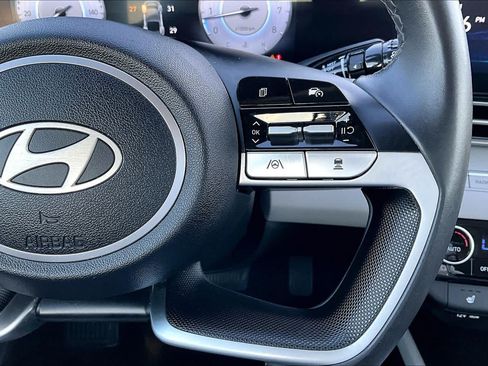 Used 2025 Hyundai Elantra SEL FWD image 24