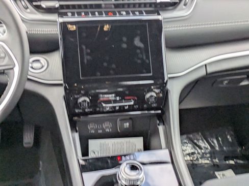 New 2025 Jeep Grand Cherokee L Laredo RWD image 17